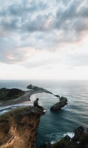 Preview wallpaper cliff, sea, alone, solitude, new zealand