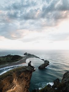 Preview wallpaper cliff, sea, alone, solitude, new zealand