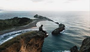 Preview wallpaper cliff, sea, alone, solitude, new zealand