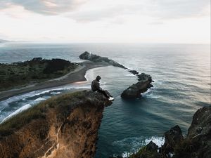 Preview wallpaper cliff, sea, alone, solitude, new zealand