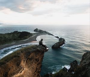 Preview wallpaper cliff, sea, alone, solitude, new zealand