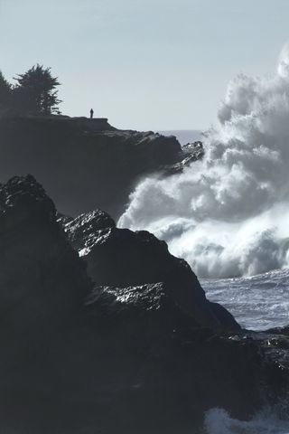 320x480 Wallpaper cliff, silhouette, alone, sea, waves, storm