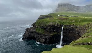 Preview wallpaper cliff, waterfall, sea, grass, fog