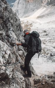 Preview wallpaper climber, man, equipment, rocks