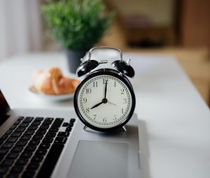 Preview wallpaper clock, alarm clock, laptop, time, work