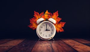 Preview wallpaper clock, alarm clock, leaves, tree, autumn