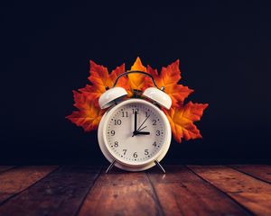 Preview wallpaper clock, alarm clock, leaves, tree, autumn