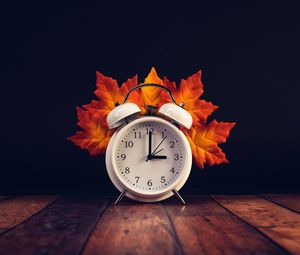 Preview wallpaper clock, alarm clock, leaves, tree, autumn