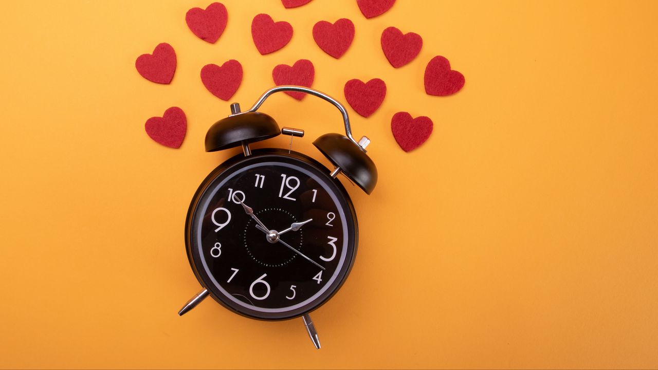 Wallpaper clock, alarm clock, time, hearts, orange