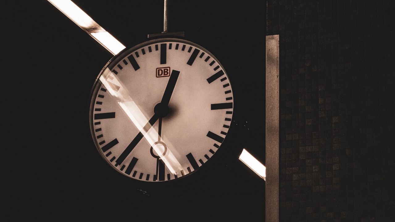 Wallpaper clock, dial, dark, analog