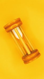 Preview wallpaper clock, hourglass, yellow