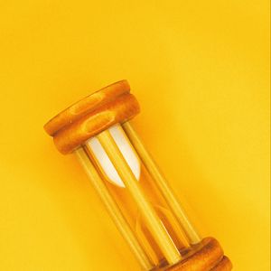 Preview wallpaper clock, hourglass, yellow