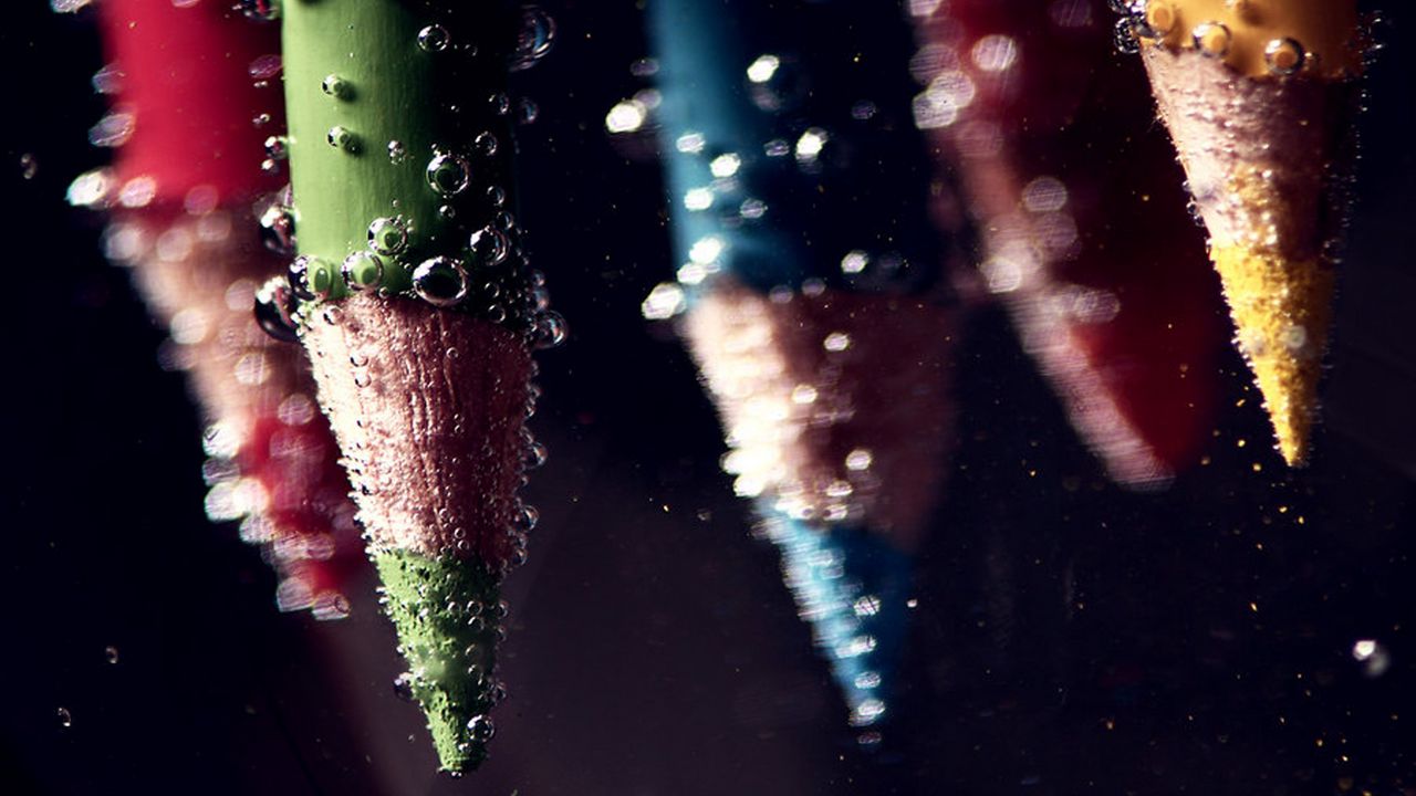 Wallpaper close-up, pencil, water, color