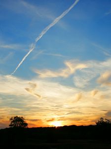 Preview wallpaper clouds, evening, traces, sky, horizon