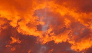 Preview wallpaper clouds, fiery, orange, porous