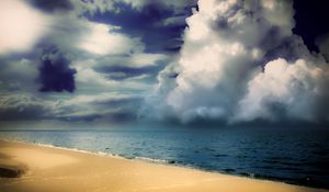 Preview wallpaper clouds, fluffy, volume, massive, sea, coast