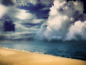 Preview wallpaper clouds, fluffy, volume, massive, sea, coast