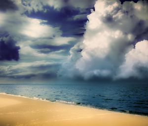 Preview wallpaper clouds, fluffy, volume, massive, sea, coast