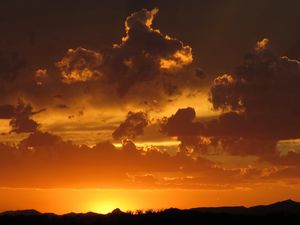Preview wallpaper clouds, horizon, sunset, sky, cloudy