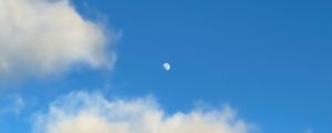 Preview wallpaper clouds, moon, sky, blue