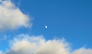 Preview wallpaper clouds, moon, sky, blue