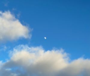 Preview wallpaper clouds, moon, sky, blue