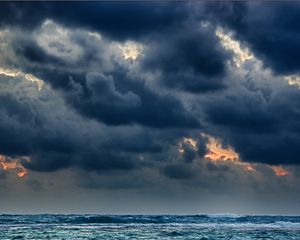 Preview wallpaper clouds, sea, storm, gloomy, heavy, elements