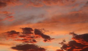 Preview wallpaper clouds, sky, sunset, pink, beautiful