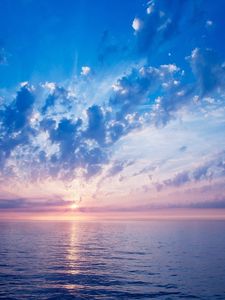 Preview wallpaper clouds, sun, sky, air, shades, sea, calm, evening, horizon