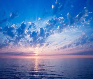 Preview wallpaper clouds, sun, sky, air, shades, sea, calm, evening, horizon