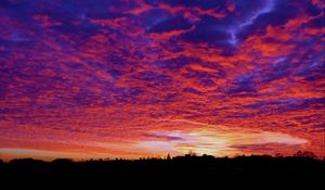 Preview wallpaper clouds, sunset, horizon, sky, porous