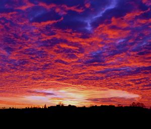 Preview wallpaper clouds, sunset, horizon, sky, porous