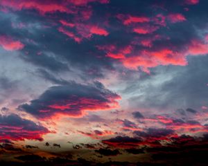 Preview wallpaper clouds, sunset, sky, pink