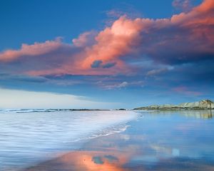 Preview wallpaper clouds, volume, sky, lilac, sea, evening, outflow, sand, damp