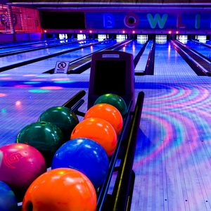 Preview wallpaper club, bowling, balls