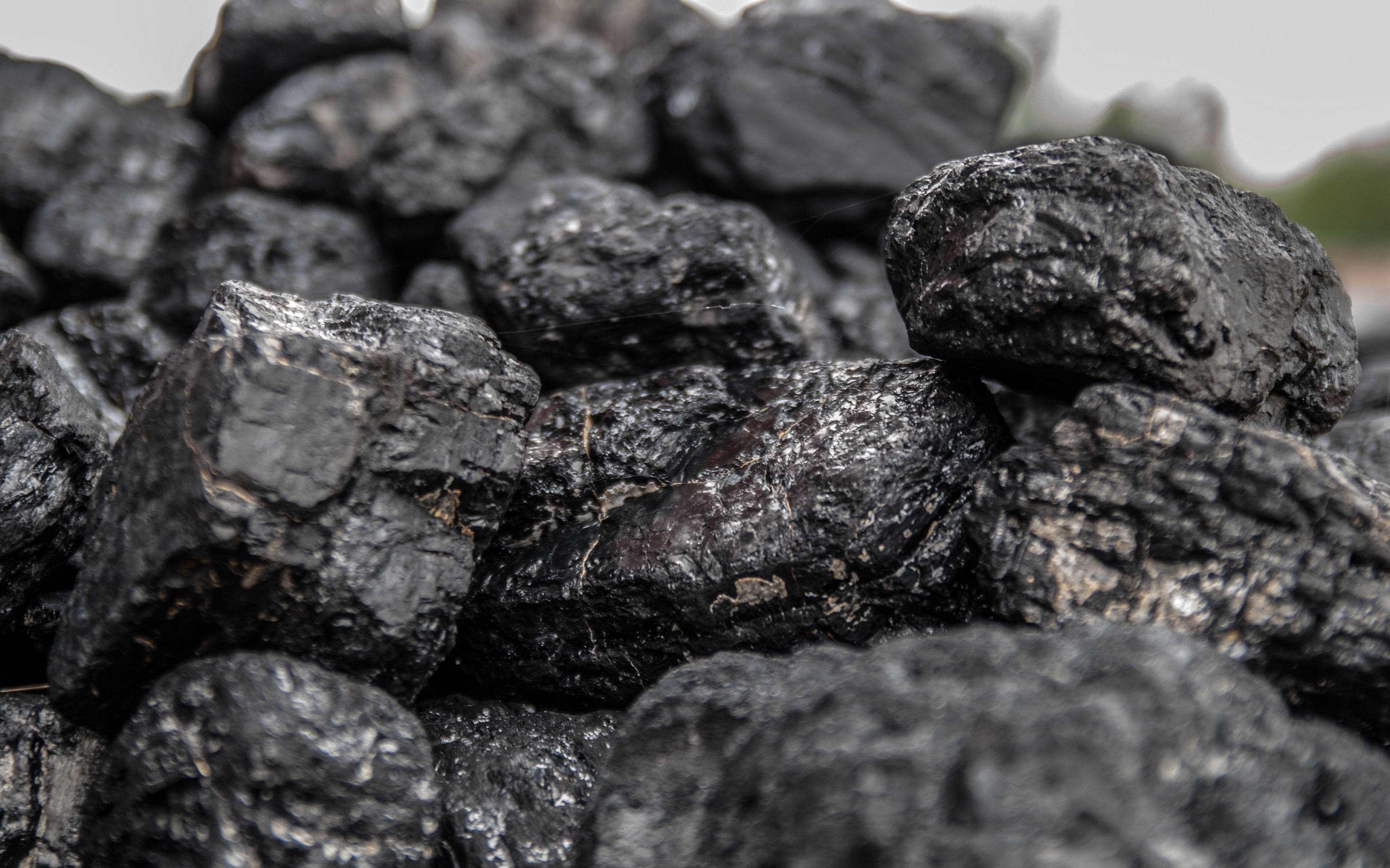 Каменный уголь возобновляемый. Уголь каменный 5-20. Уголь ископаемое. Полезные ископаемые уголь. Ископаемый уголь.
