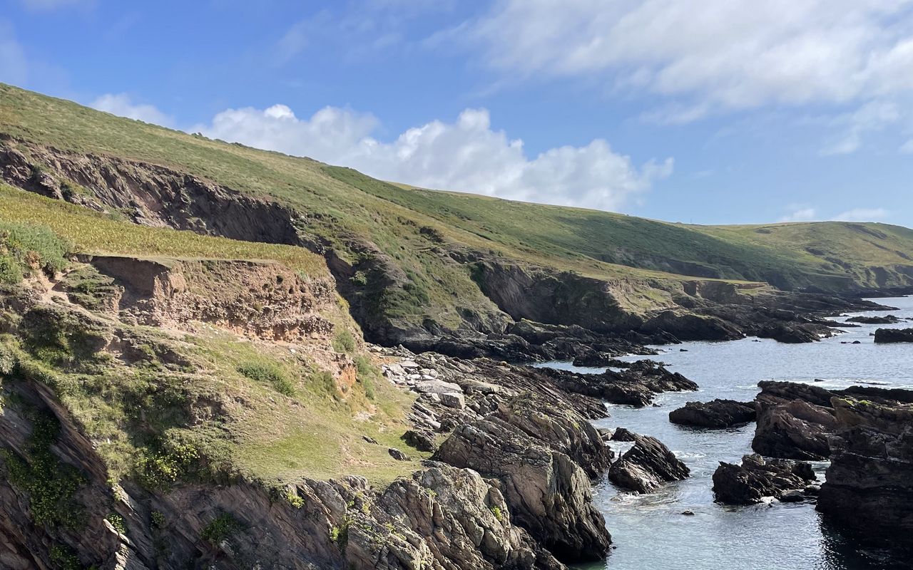 Coastal hill. Атлантическое побережье Северной Ирландии дорога гигантов. Склоны возвышенности Котсуолд Хилс Темза. Sher Coastal Hill. Coast Hill.