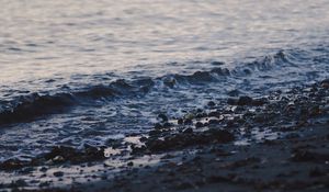 Preview wallpaper coast, pebbles, sea, waves, blur