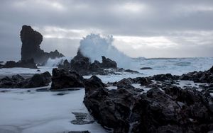 Preview wallpaper coast, rocks, sea, waves, spray, water