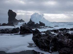 Preview wallpaper coast, rocks, sea, waves, spray, water