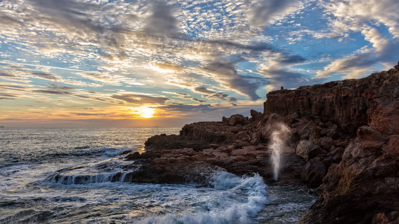 Wallpaper coast, rocks, sea, waves, splashes, sunrise