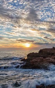 Preview wallpaper coast, rocks, sea, waves, splashes, sunrise