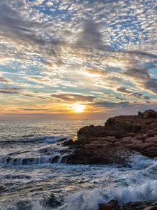 Preview wallpaper coast, rocks, sea, waves, splashes, sunrise