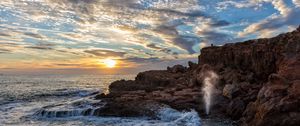 Preview wallpaper coast, rocks, sea, waves, splashes, sunrise