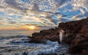 Preview wallpaper coast, rocks, sea, waves, splashes, sunrise