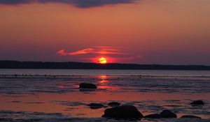 Preview wallpaper coast, sea, horizon, sun, sunset, dark