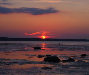 Preview wallpaper coast, sea, horizon, sun, sunset, dark