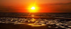 Preview wallpaper coast, sea, waves, sunset, horizon, landscape