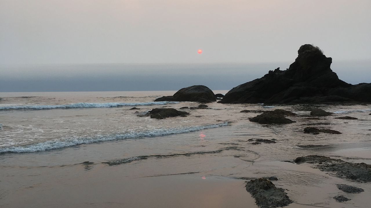 Wallpaper coast, sea, waves, stones, sunrise, nature
