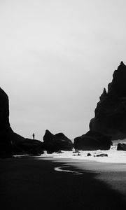 Preview wallpaper coast, silhouettes, bw, surf, cliff